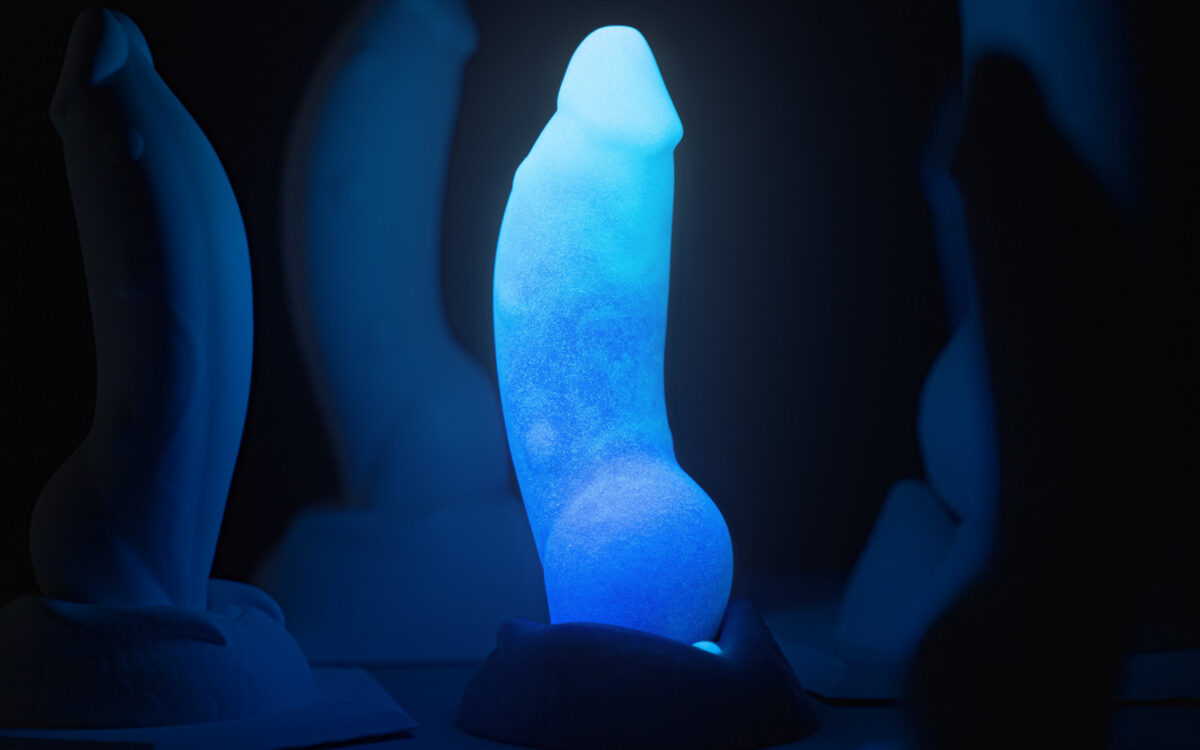Tilus sextoy glowing in the dark